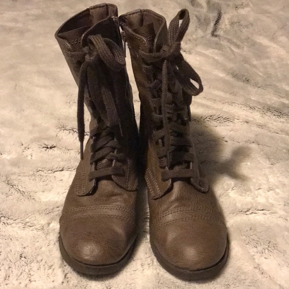 Boots - Picture 2 of 3